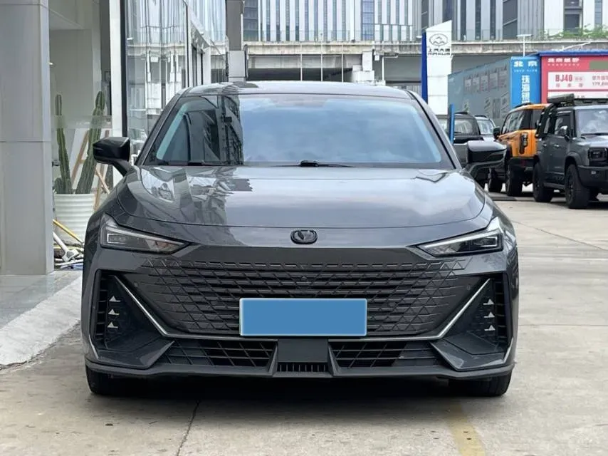 2023 ChangAn UNI-V iDD 1.5T 170HP L4 6TCT PHEV 18.4KWH,autocango,china used car exporter,china ev exporter,chinese used car exporter,chinese used ev exporter