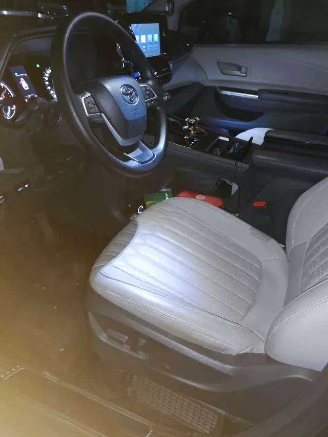 2023 Toyota Granvia 2.5L 189HP L4 E-CVT Hybrid,autocango,china used car exporter,china ev exporter,chinese used car exporter,chinese used ev exporter