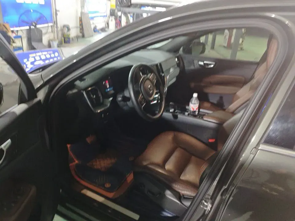 2022 Volvo XC60 2.0T 250HP L4 8AT,autocango,china used car exporter,china ev exporter,chinese used car exporter,chinese used ev exporter