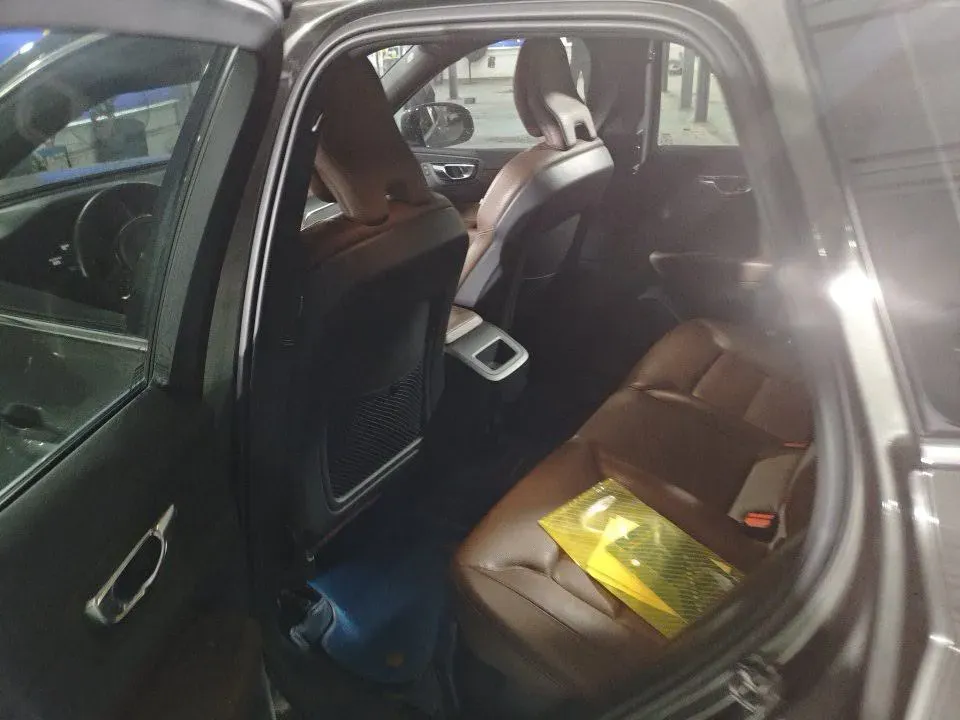 2022 Volvo XC60 2.0T 250HP L4 8AT,autocango,china used car exporter,china ev exporter,chinese used car exporter,chinese used ev exporter