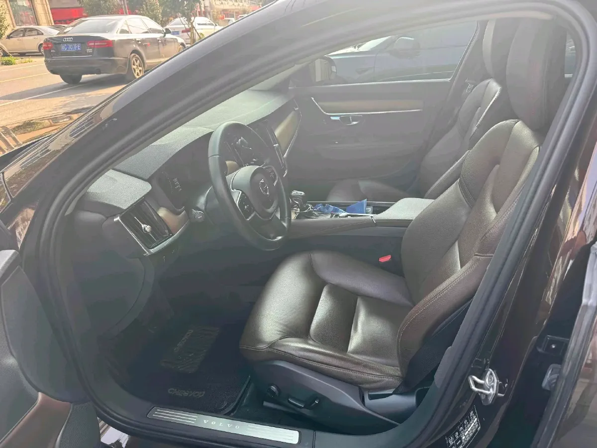 2019 Infiniti Q70 2.0T 211HP L4 7AT,autocango,china used car exporter,china ev exporter,chinese used car exporter,chinese used ev exporter