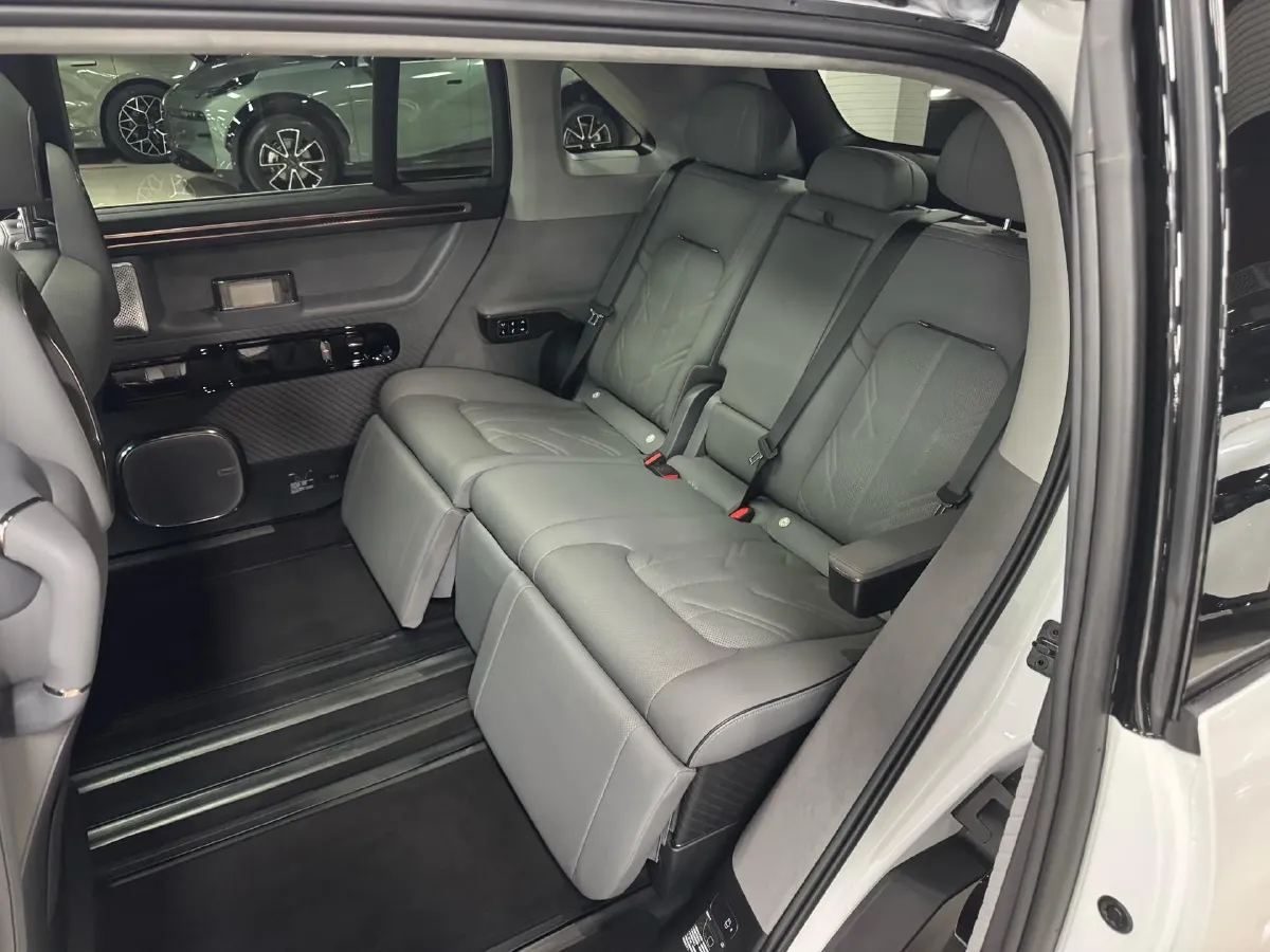 2025 Zeekr MIX BEV 102KWH,autocango,china used car exporter,china ev exporter,chinese used car exporter,chinese used ev exporter