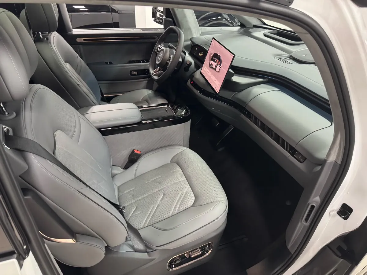 2025 Zeekr MIX BEV 102KWH,autocango,china used car exporter,china ev exporter,chinese used car exporter,chinese used ev exporter