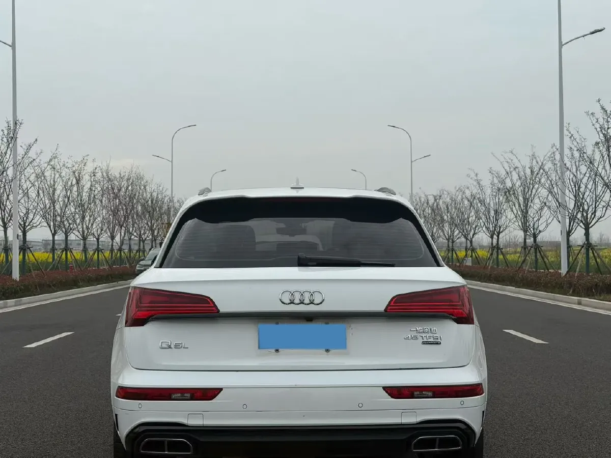 2022 Audi Q5L 2.0T 252HP L4 7DCT,autocango,china used car exporter,china ev exporter,chinese used car exporter,chinese used ev exporter