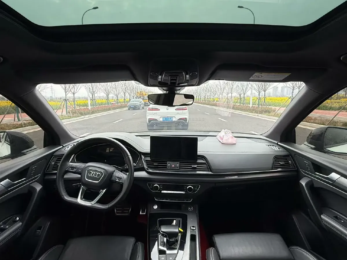 2022 Audi Q5L 2.0T 252HP L4 7DCT,autocango,china used car exporter,china ev exporter,chinese used car exporter,chinese used ev exporter