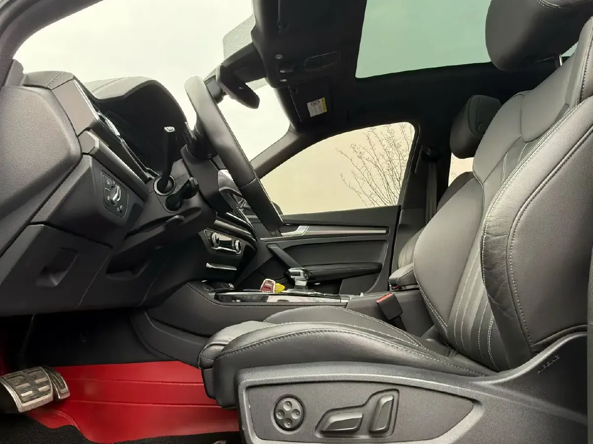 2022 Audi Q5L 2.0T 252HP L4 7DCT,autocango,china used car exporter,china ev exporter,chinese used car exporter,chinese used ev exporter