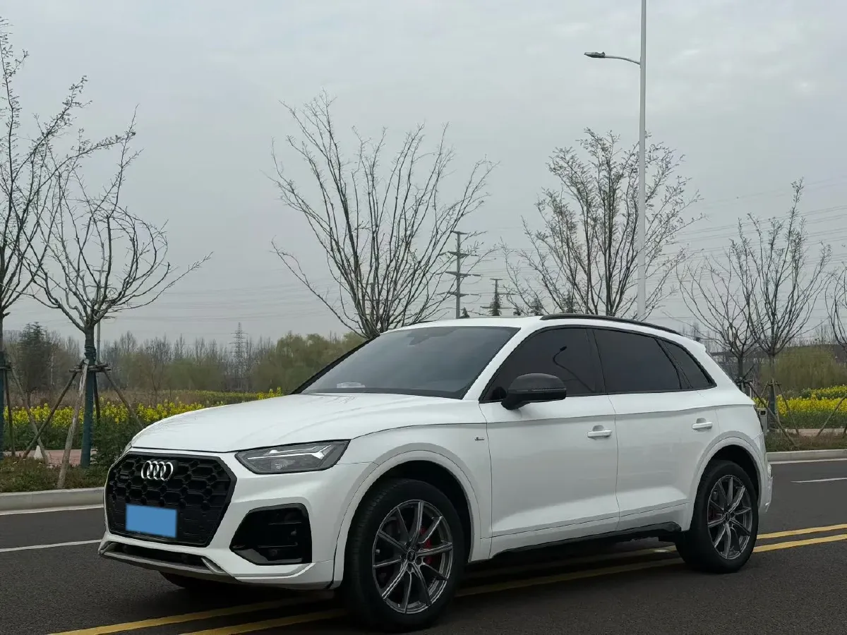 2022 Audi Q5L 2.0T 252HP L4 7DCT,autocango,china used car exporter,china ev exporter,chinese used car exporter,chinese used ev exporter