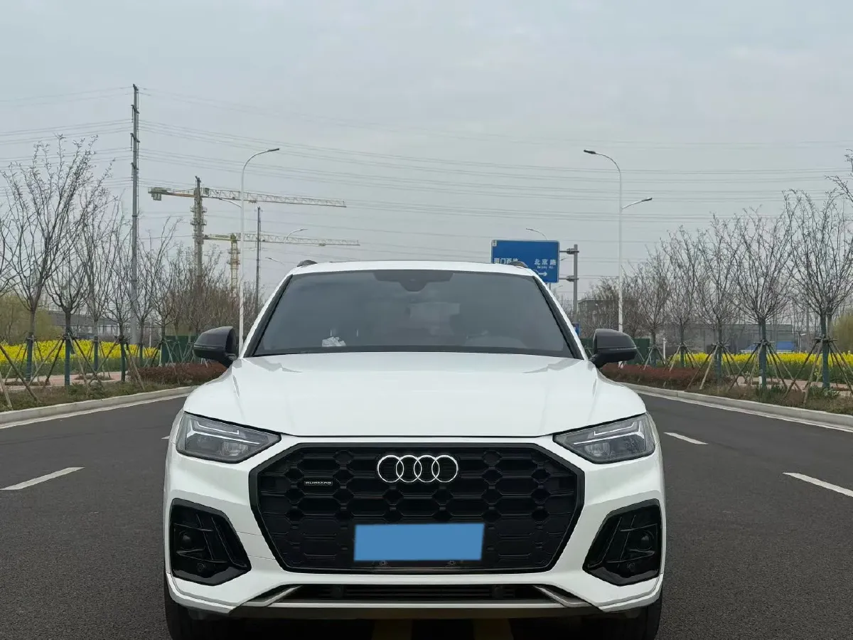 2022 Audi Q5L 2.0T 252HP L4 7DCT,autocango,china used car exporter,china ev exporter,chinese used car exporter,chinese used ev exporter