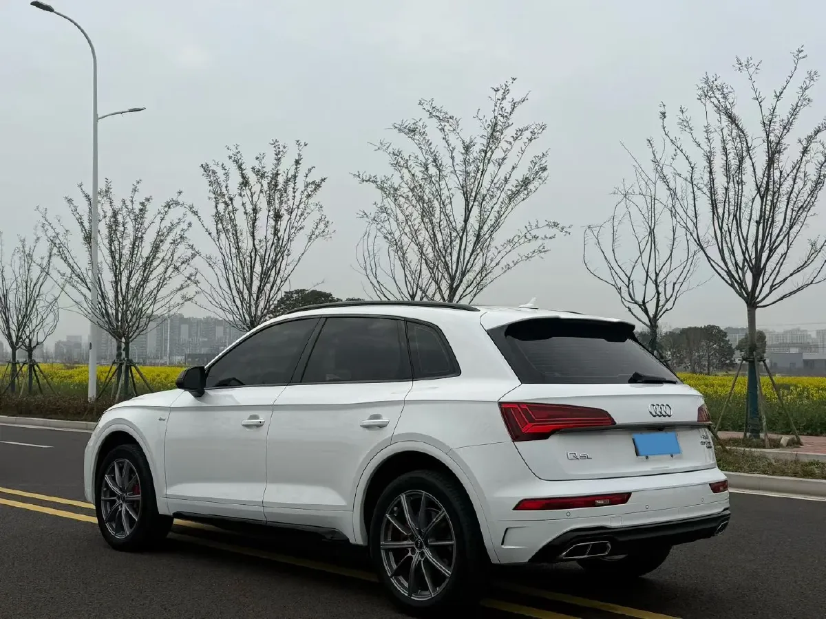 2022 Audi Q5L 2.0T 252HP L4 7DCT,autocango,china used car exporter,china ev exporter,chinese used car exporter,chinese used ev exporter