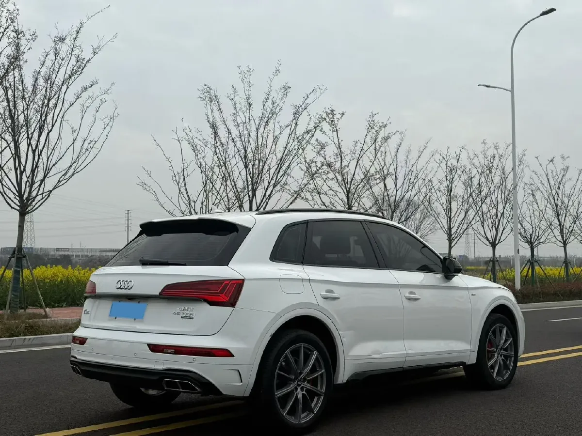 2022 Audi Q5L 2.0T 252HP L4 7DCT,autocango,china used car exporter,china ev exporter,chinese used car exporter,chinese used ev exporter