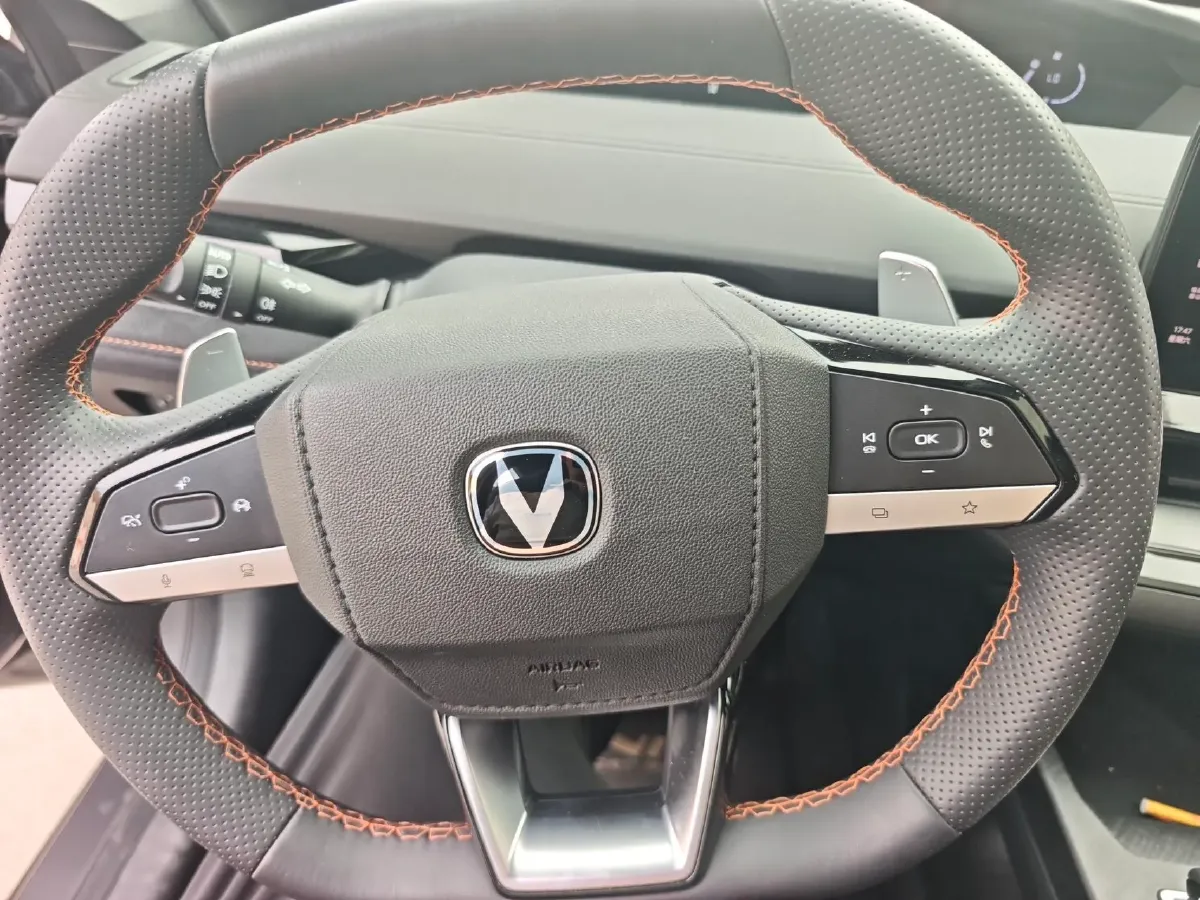 2022 ChangAn UNI-V 2.0T 233HP L4 8AT,autocango,china used car exporter,china ev exporter,chinese used car exporter,chinese used ev exporter