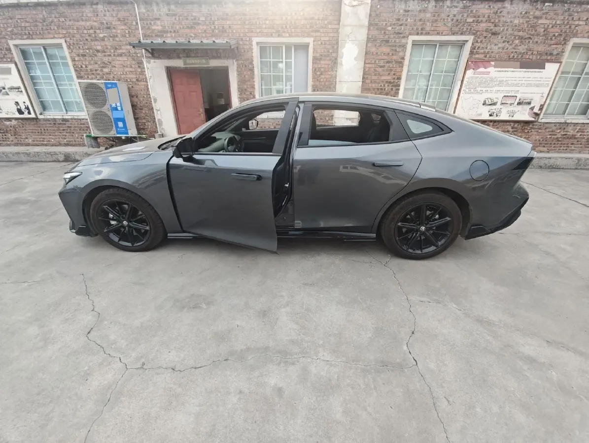 2022 ChangAn UNI-V 2.0T 233HP L4 8AT,autocango,china used car exporter,china ev exporter,chinese used car exporter,chinese used ev exporter