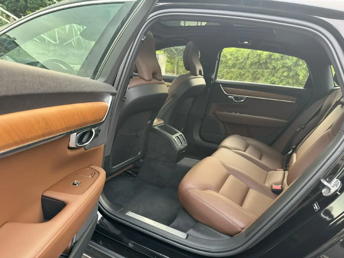 2024 Volvo S90 2.0T 250HP L4 8AT,autocango,china used car exporter,china ev exporter,chinese used car exporter,chinese used ev exporter