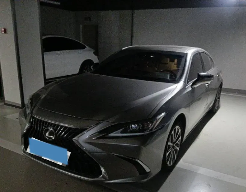 2022 Lexus ES 2.5L 178HP L4 E-CVT Hybrid,autocango,china used car exporter,china ev exporter,chinese used car exporter,chinese used ev exporter
