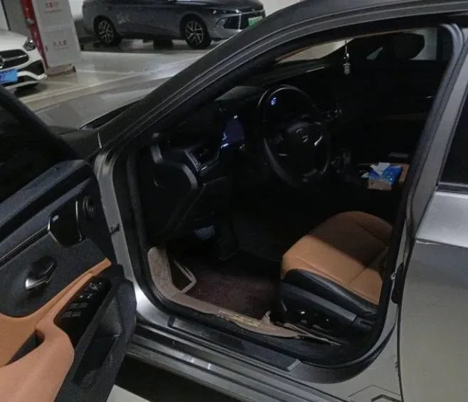 2022 Lexus ES 2.5L 178HP L4 E-CVT Hybrid,autocango,china used car exporter,china ev exporter,chinese used car exporter,chinese used ev exporter