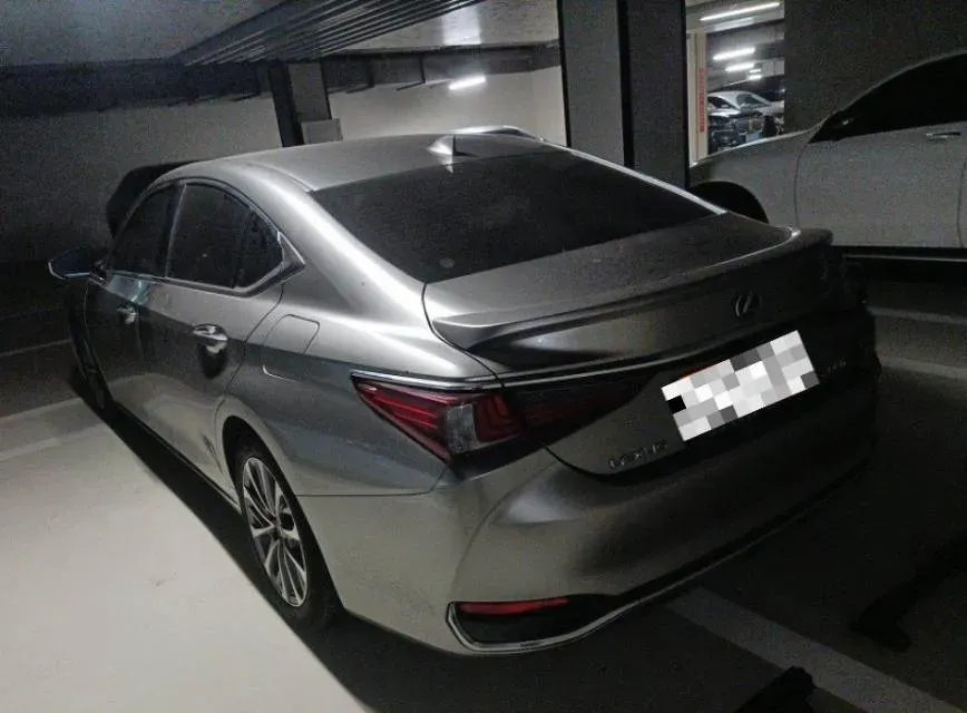 2022 Lexus ES 2.5L 178HP L4 E-CVT Hybrid,autocango,china used car exporter,china ev exporter,chinese used car exporter,chinese used ev exporter