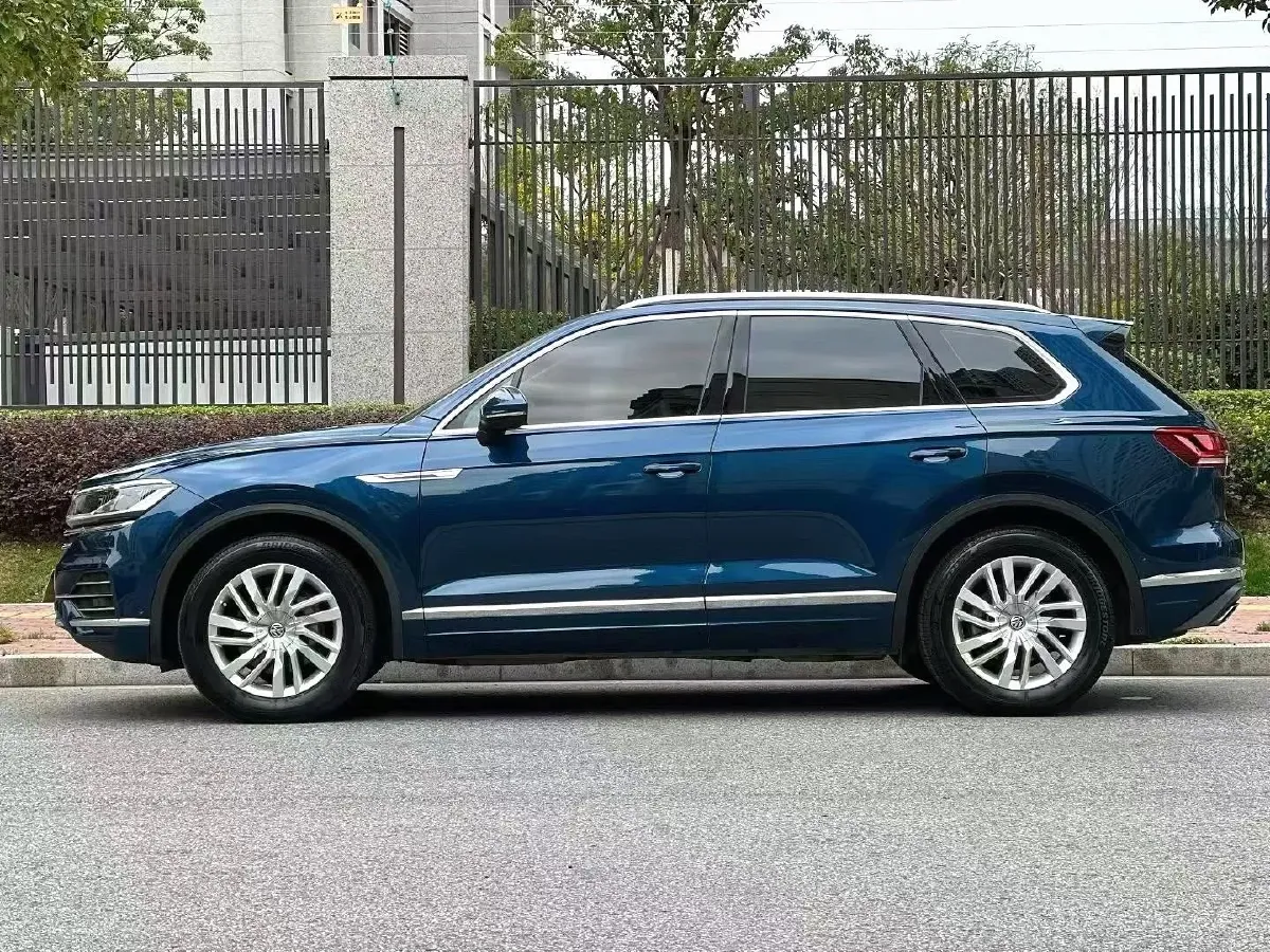 2019 Volkswagen Touareg 2.0T 252HP L4 8AT,autocango,china used car exporter,china ev exporter,chinese used car exporter,chinese used ev exporter