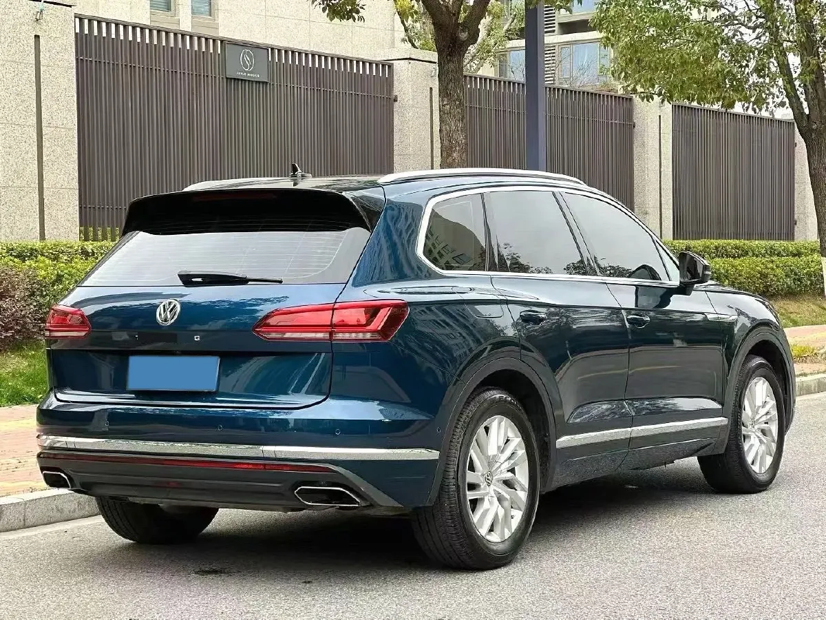 2019 Volkswagen Touareg 2.0T 252HP L4 8AT,autocango,china used car exporter,china ev exporter,chinese used car exporter,chinese used ev exporter