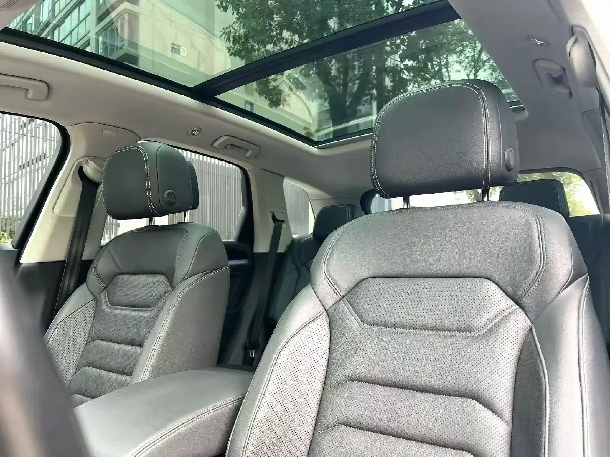 2019 Volkswagen Touareg 2.0T 252HP L4 8AT,autocango,china used car exporter,china ev exporter,chinese used car exporter,chinese used ev exporter