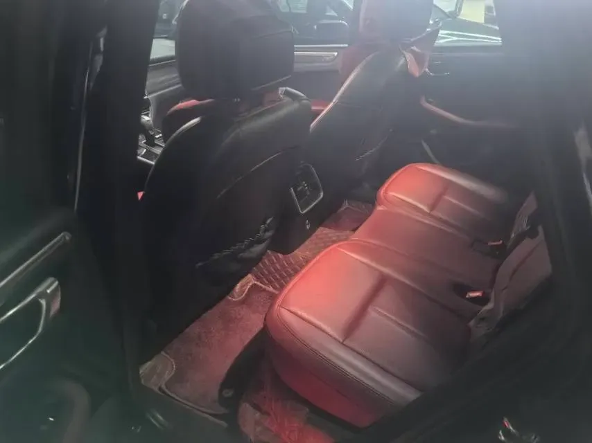 2023 Porsche Macan 2.0T 265HP L4 7DCT,autocango,china used car exporter,china ev exporter,chinese used car exporter,chinese used ev exporter