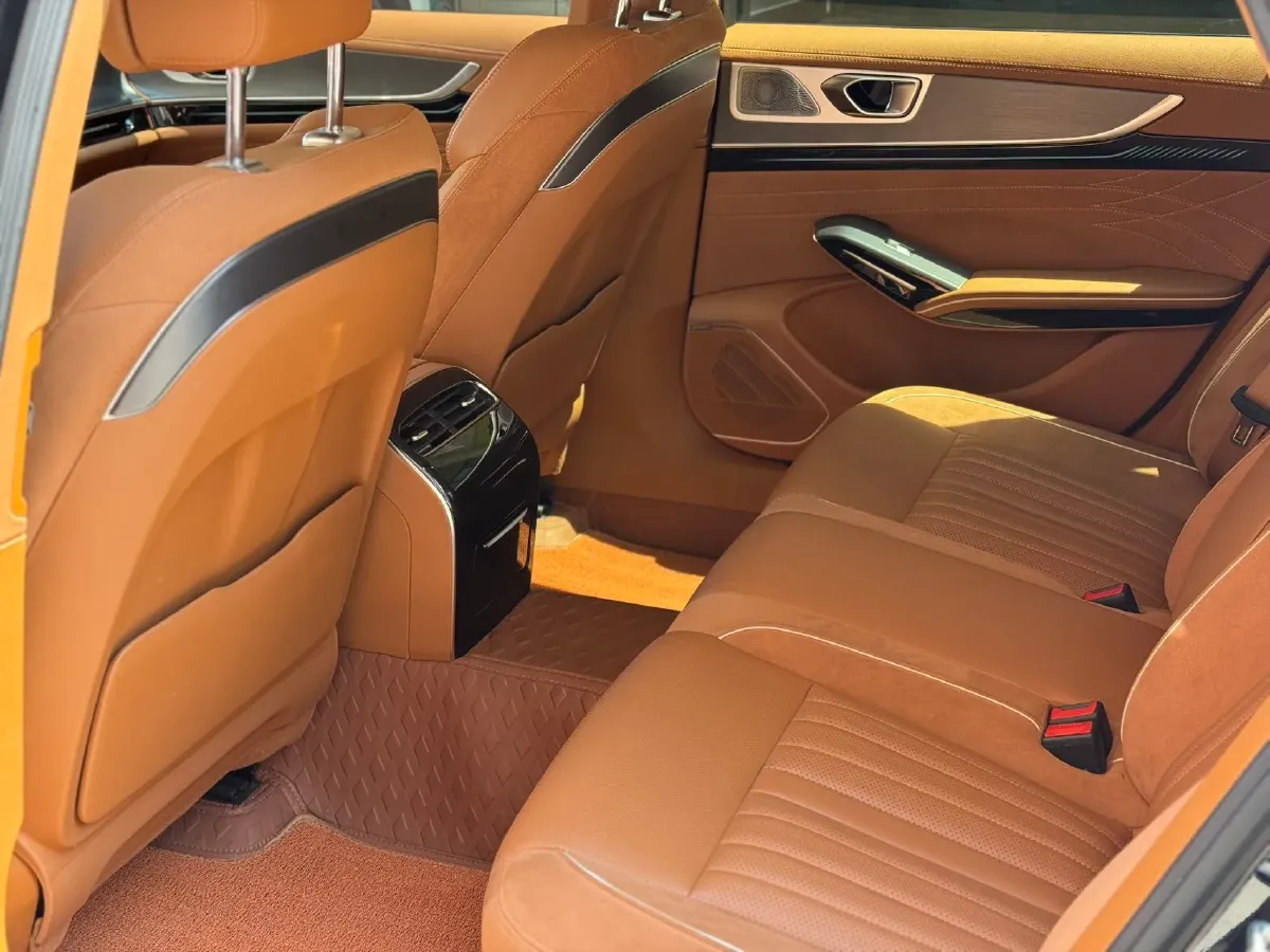 2025 HongQi H9 2.0T 252HP L4 8AT,autocango,china used car exporter,china ev exporter,chinese used car exporter,chinese used ev exporter