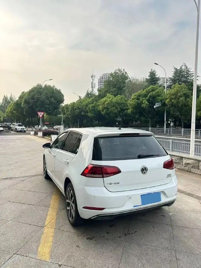 2020 Volkswagen Golf 1.2T 116HP L4 7DCT,autocango,china used car exporter,china ev exporter,chinese used car exporter,chinese used ev exporter