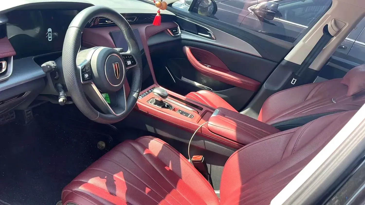 2024 HongQi H5 2.0T 224HP L4 8AT,autocango,china used car exporter,china ev exporter,chinese used car exporter,chinese used ev exporter