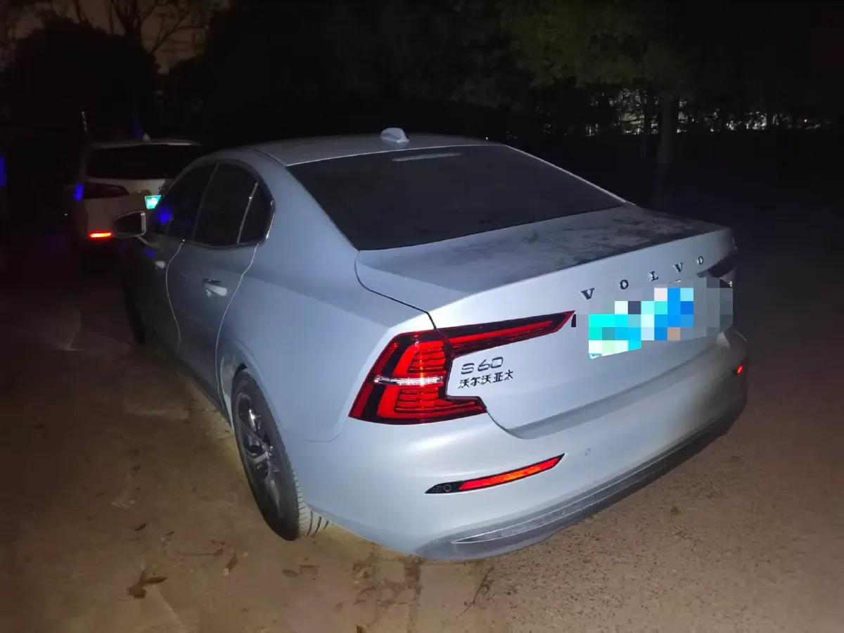 2025 Volvo S60 2.0T 197HP L4 7DCT,autocango,china used car exporter,china ev exporter,chinese used car exporter,chinese used ev exporter