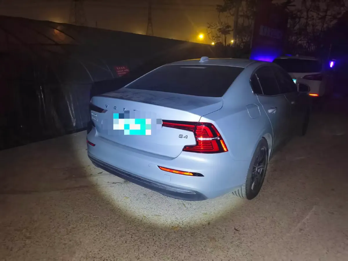 2025 Volvo S60 2.0T 197HP L4 7DCT,autocango,china used car exporter,china ev exporter,chinese used car exporter,chinese used ev exporter