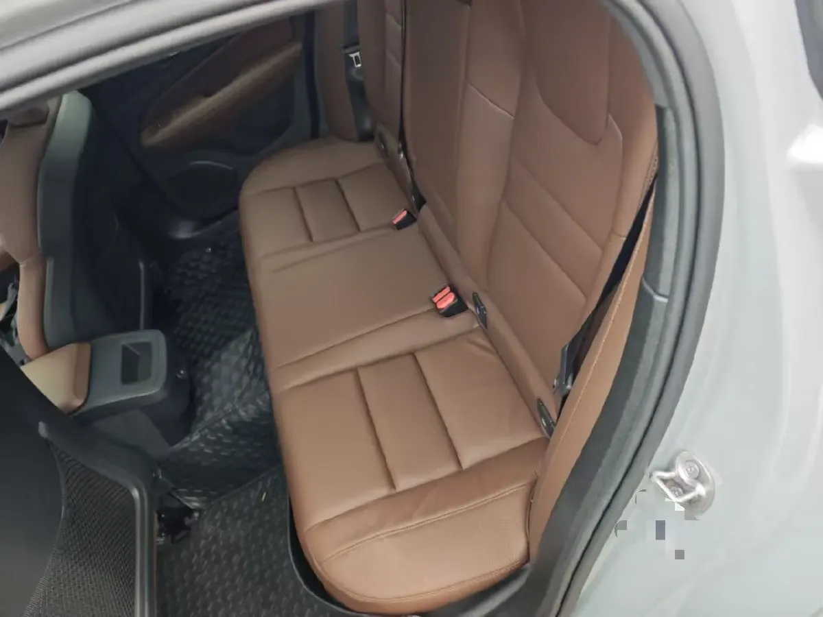 2025 Volvo S60 2.0T 197HP L4 7DCT,autocango,china used car exporter,china ev exporter,chinese used car exporter,chinese used ev exporter