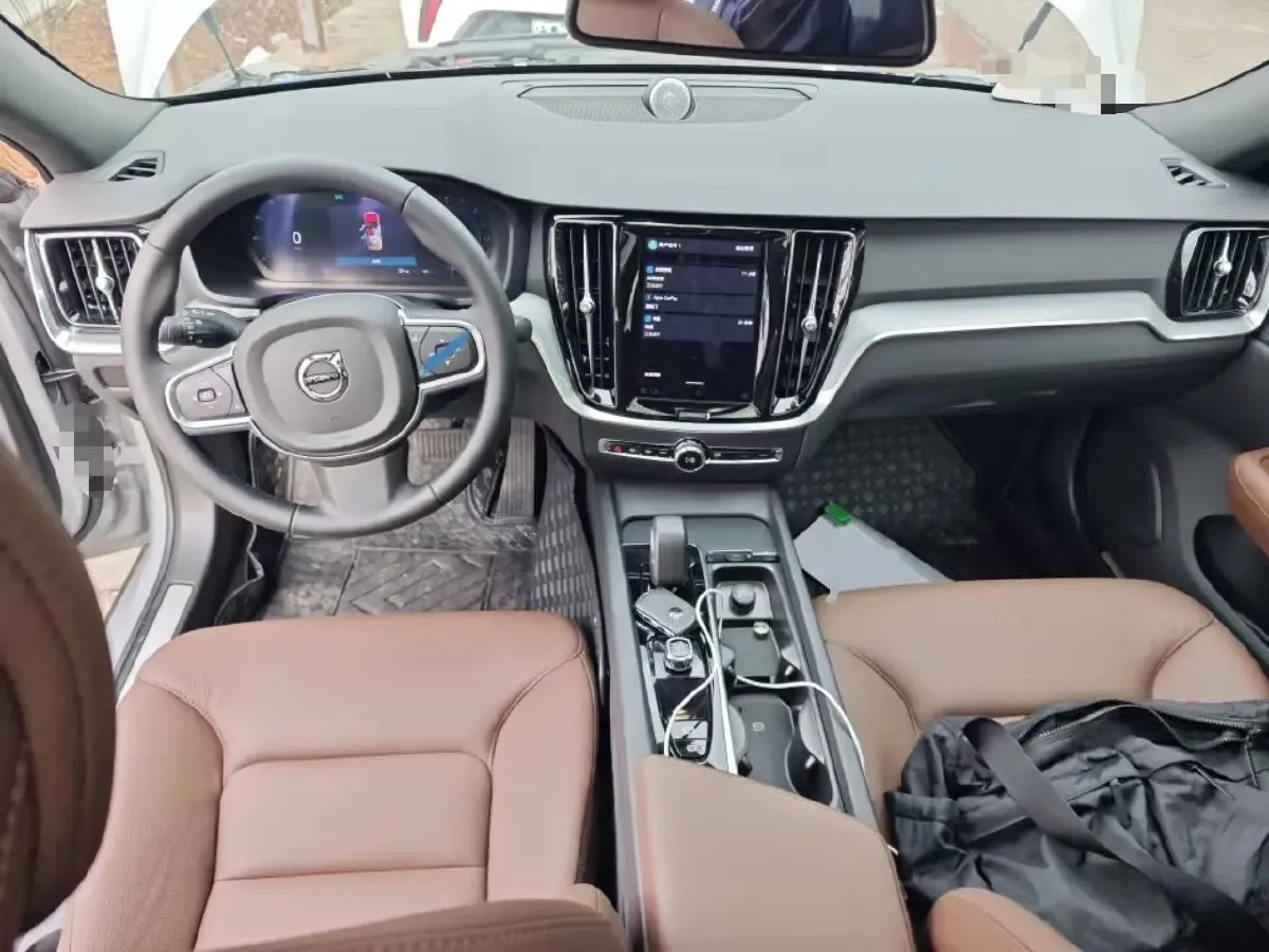 2025 Volvo S60 2.0T 197HP L4 7DCT,autocango,china used car exporter,china ev exporter,chinese used car exporter,chinese used ev exporter