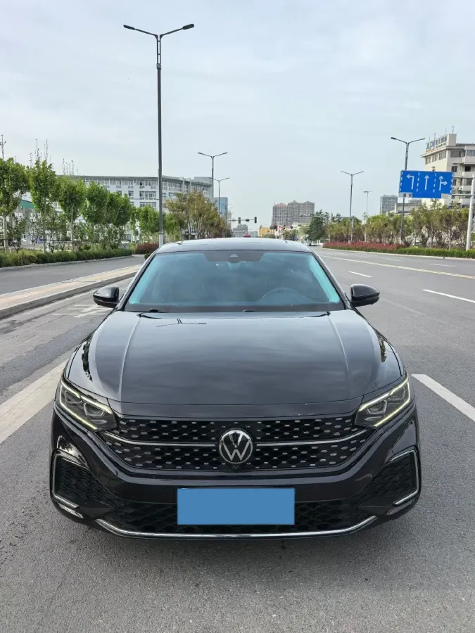 2024 Volkswagen Passat 2.0T 220HP L4 7DCT,autocango,china used car exporter,china ev exporter,chinese used car exporter,chinese used ev exporter