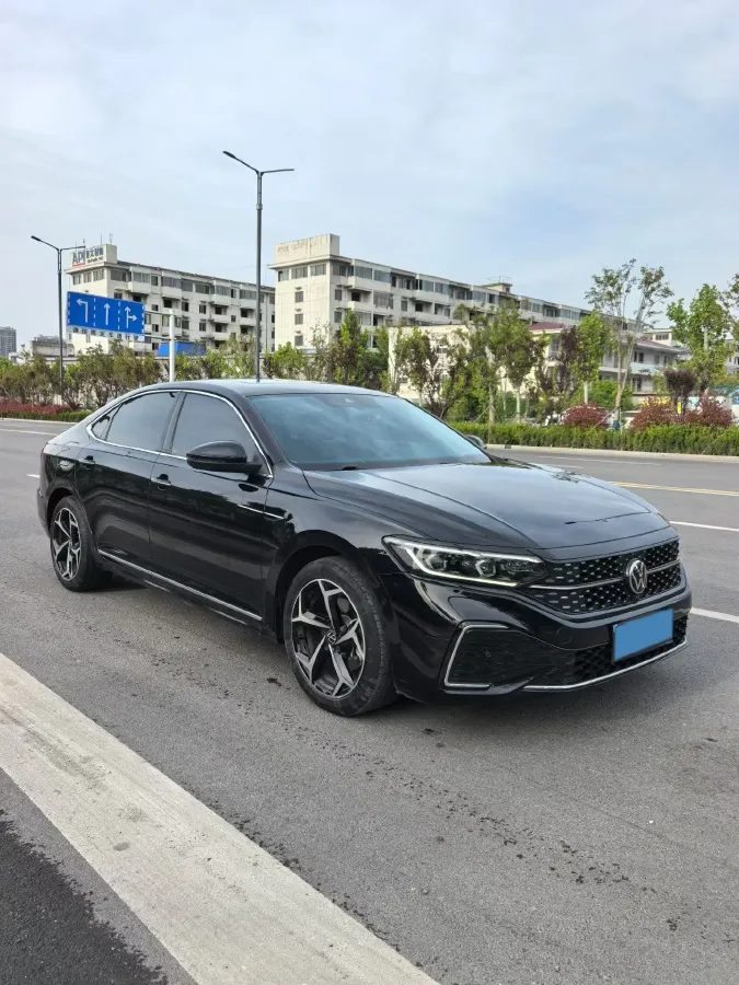 2024 Volkswagen Passat 2.0T 220HP L4 7DCT,autocango,china used car exporter,china ev exporter,chinese used car exporter,chinese used ev exporter