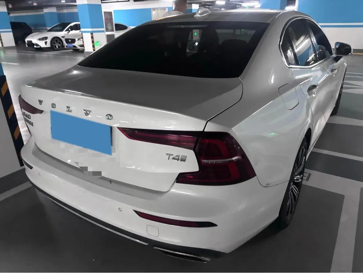 2020 Volvo S60 2.0T 190HP L4 8AT,autocango,china used car exporter,china ev exporter,chinese used car exporter,chinese used ev exporter