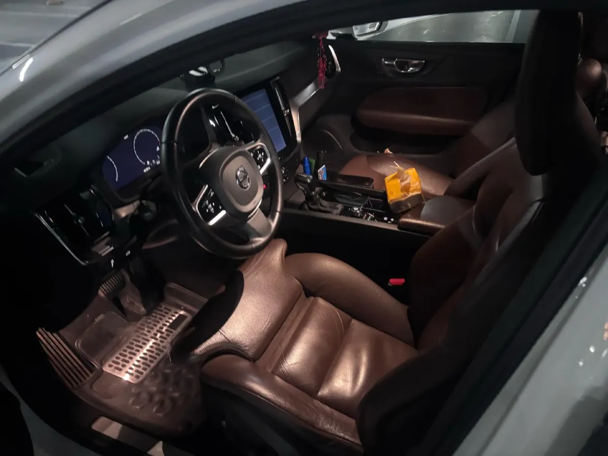 2020 Volvo S60 2.0T 190HP L4 8AT,autocango,china used car exporter,china ev exporter,chinese used car exporter,chinese used ev exporter