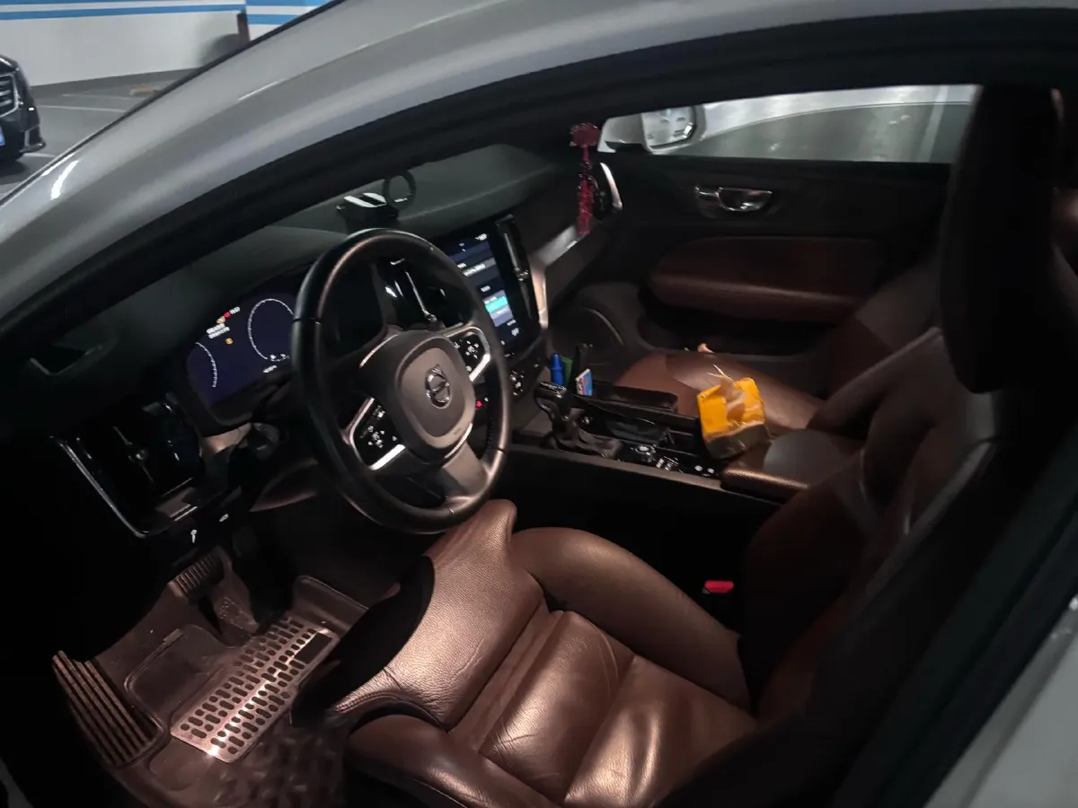 2020 Volvo S60 2.0T 190HP L4 8AT,autocango,china used car exporter,china ev exporter,chinese used car exporter,chinese used ev exporter