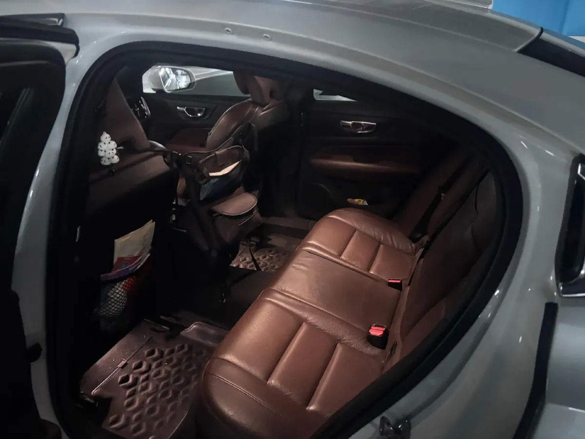 2020 Volvo S60 2.0T 190HP L4 8AT,autocango,china used car exporter,china ev exporter,chinese used car exporter,chinese used ev exporter