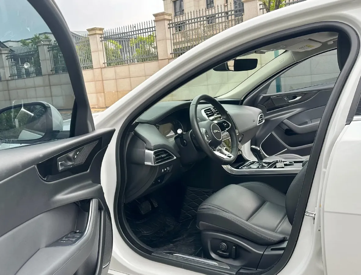 2020 Jaguar XEL 2.0T 200HP L4 8AT,autocango,china used car exporter,china ev exporter,chinese used car exporter,chinese used ev exporter