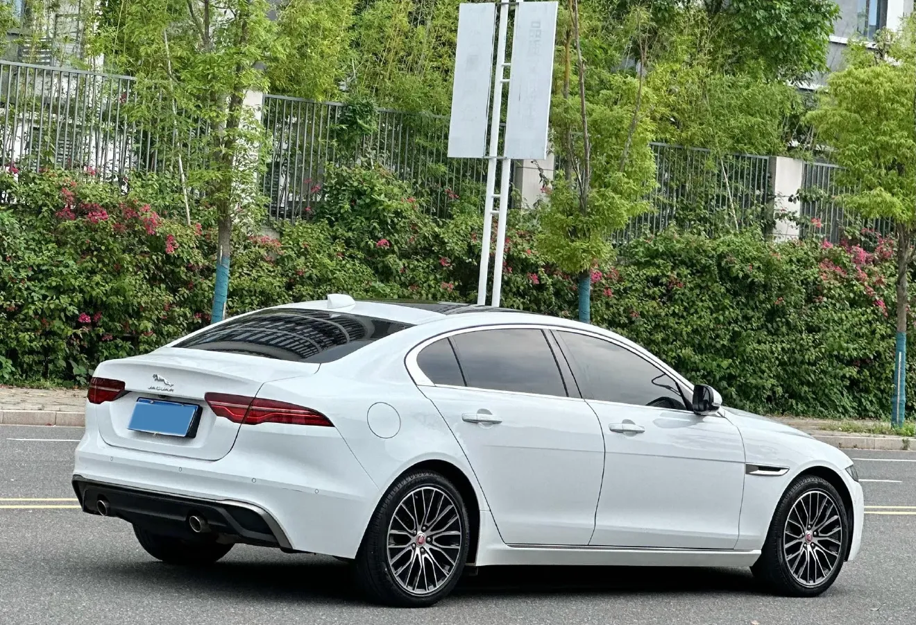 2020 Jaguar XEL 2.0T 200HP L4 8AT,autocango,china used car exporter,china ev exporter,chinese used car exporter,chinese used ev exporter