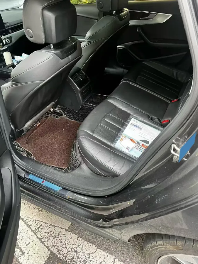 2022 Audi A4L 2.0T 190HP L4 7DCT,autocango,china used car exporter,china ev exporter,chinese used car exporter,chinese used ev exporter