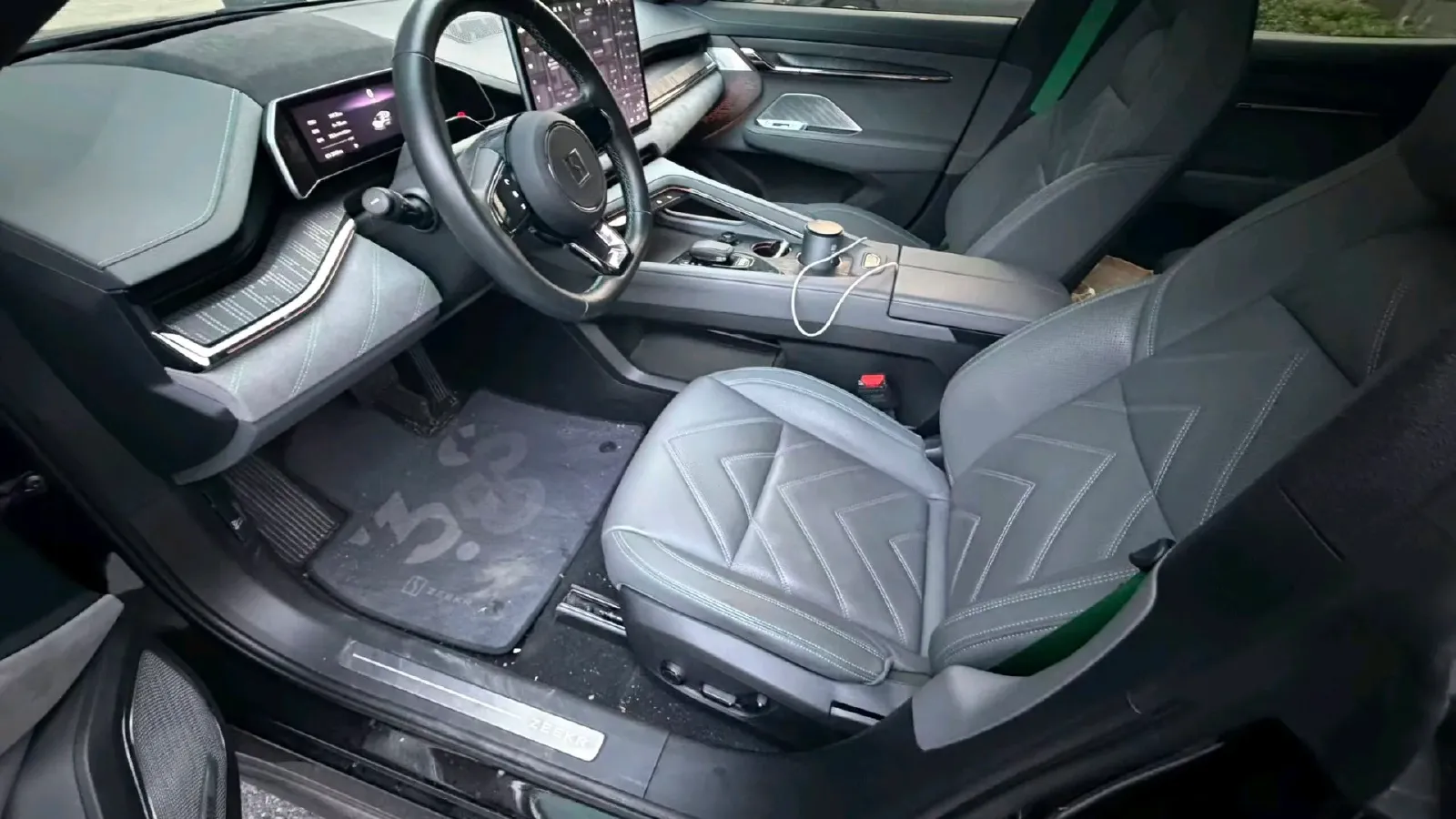 2023 Zeekr 001 BEV 100KWH,autocango,china used car exporter,china ev exporter,chinese used car exporter,chinese used ev exporter