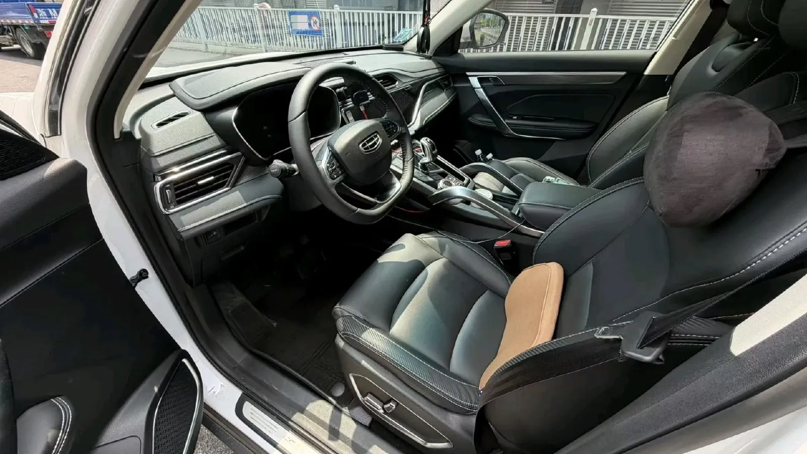 2020 Geely Azkarra 1.8T 184HP L4 7DCT,autocango,china used car exporter,china ev exporter,chinese used car exporter,chinese used ev exporter