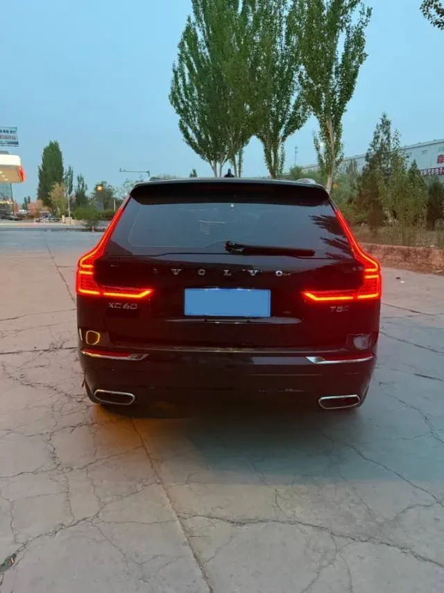 2021 Volvo XC60 2.0T 250HP L4 8AT,autocango,china used car exporter,china ev exporter,chinese used car exporter,chinese used ev exporter
