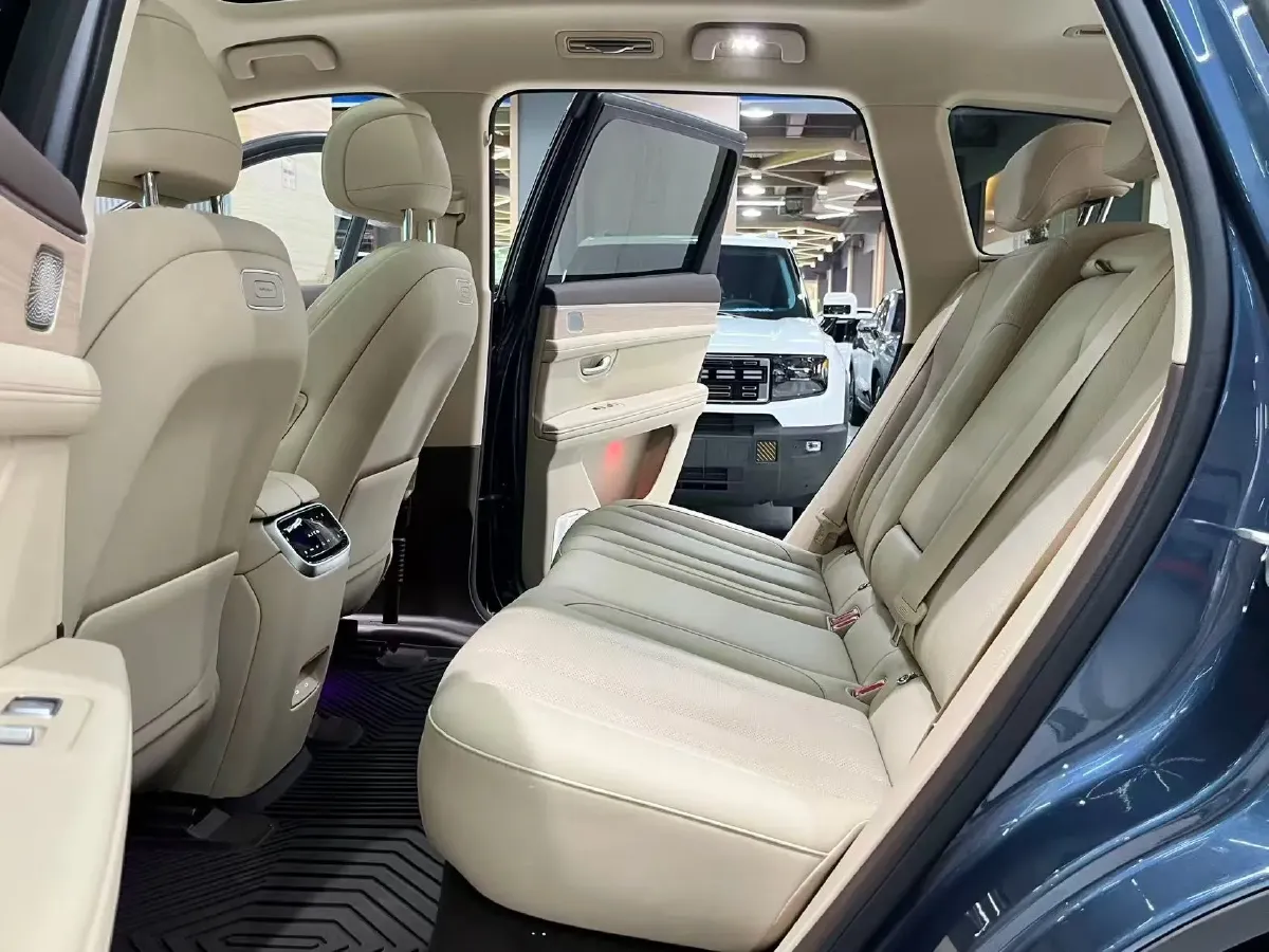 2024 AITO AITO M7 1.5T 152HP L4 REEV 42KWH,autocango,china used car exporter,china ev exporter,chinese used car exporter,chinese used ev exporter