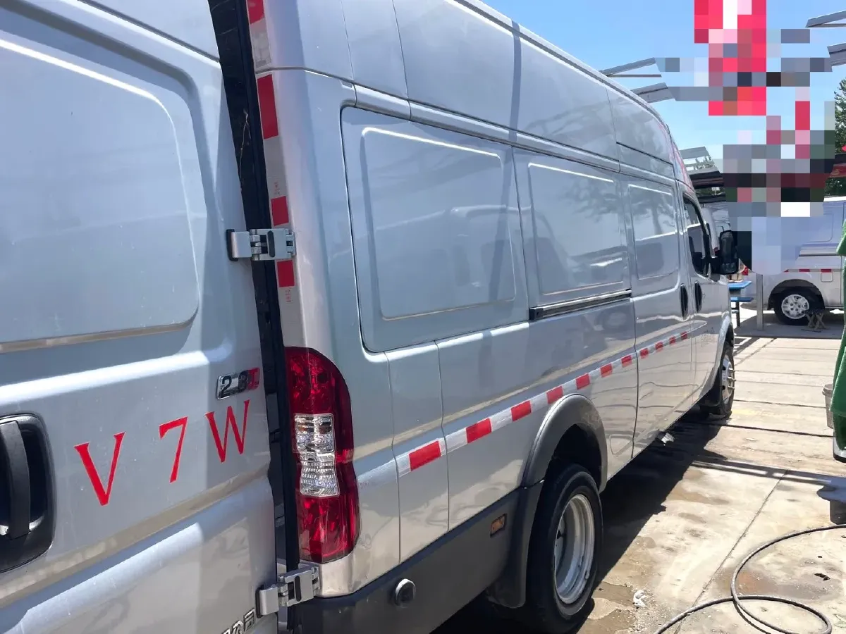 2023 Ford Transit 2.0T 220HP L4 5MT,autocango,china used car exporter,china ev exporter,chinese used car exporter,chinese used ev exporter