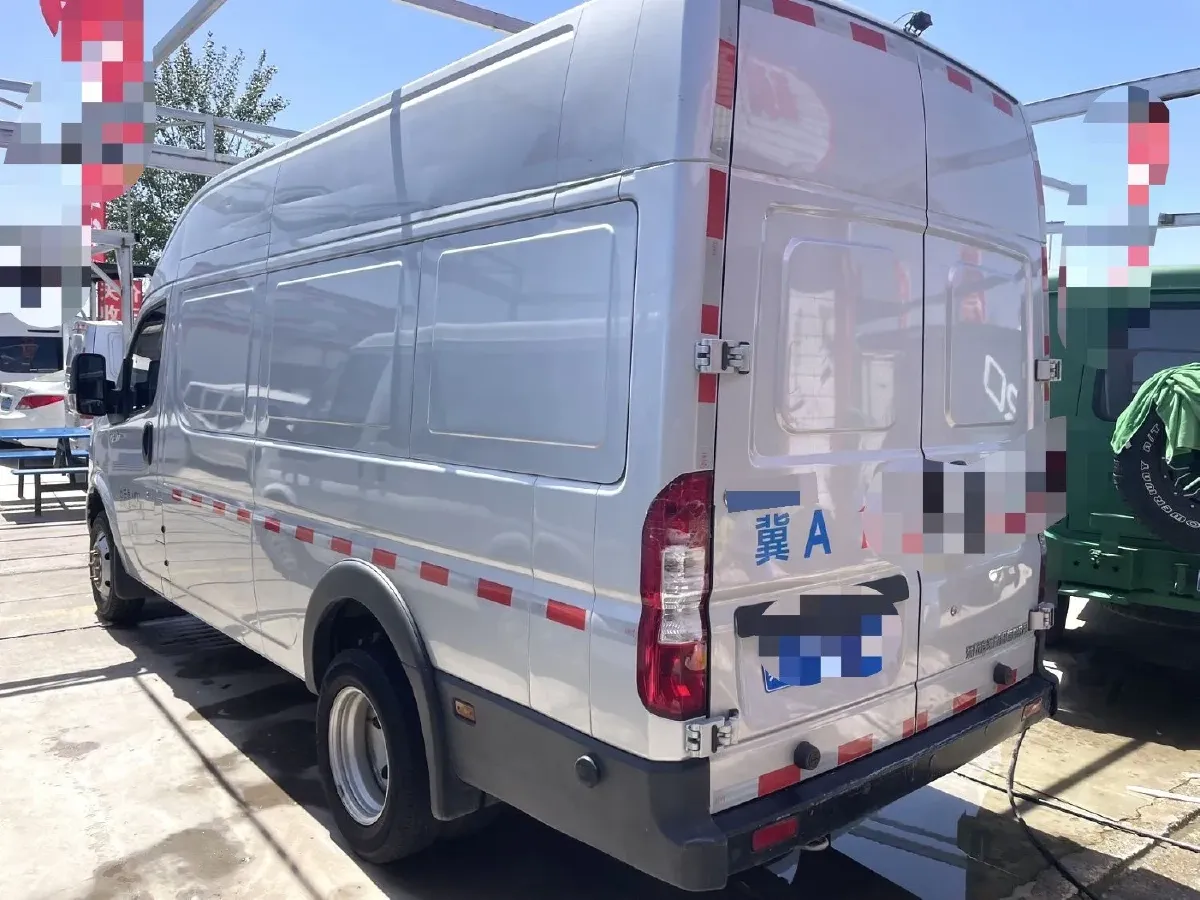 2023 Ford Transit 2.0T 220HP L4 5MT,autocango,china used car exporter,china ev exporter,chinese used car exporter,chinese used ev exporter