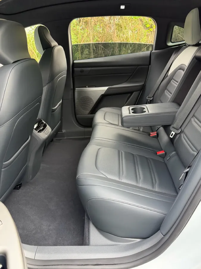 2024 DongFeng eπ eπ007 REEV 105HP REEV 28.4KWH,autocango,china used car exporter,china ev exporter,chinese used car exporter,chinese used ev exporter