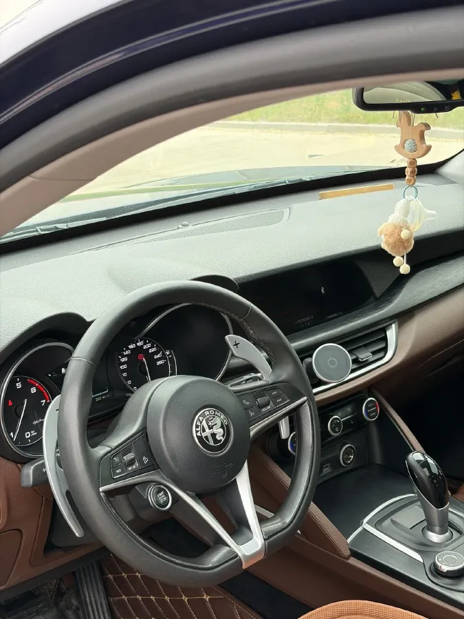 2017 Jaguar XE 2.0T 240HP L4 8AT,autocango,china used car exporter,china ev exporter,chinese used car exporter,chinese used ev exporter