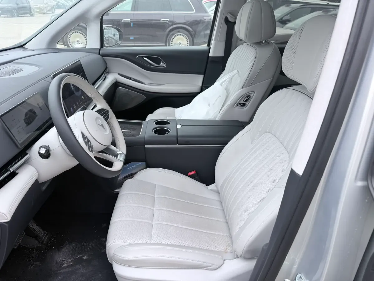 2025 Voyah Dream 1.5T 150HP L4 PHEV 41.7KWH,autocango,china used car exporter,china ev exporter,chinese used car exporter,chinese used ev exporter