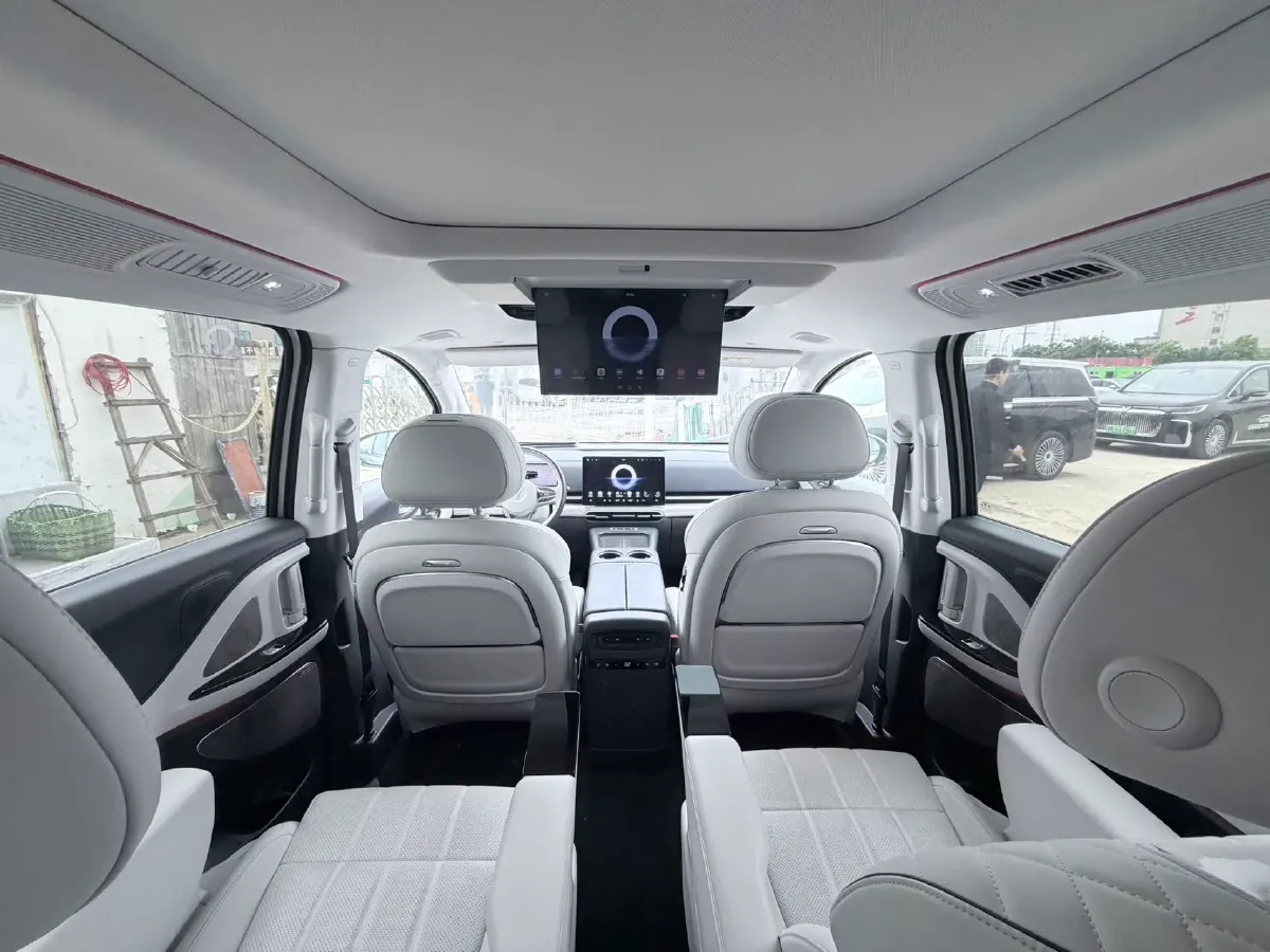 2025 Voyah Dream 1.5T 150HP L4 PHEV 41.7KWH,autocango,china used car exporter,china ev exporter,chinese used car exporter,chinese used ev exporter